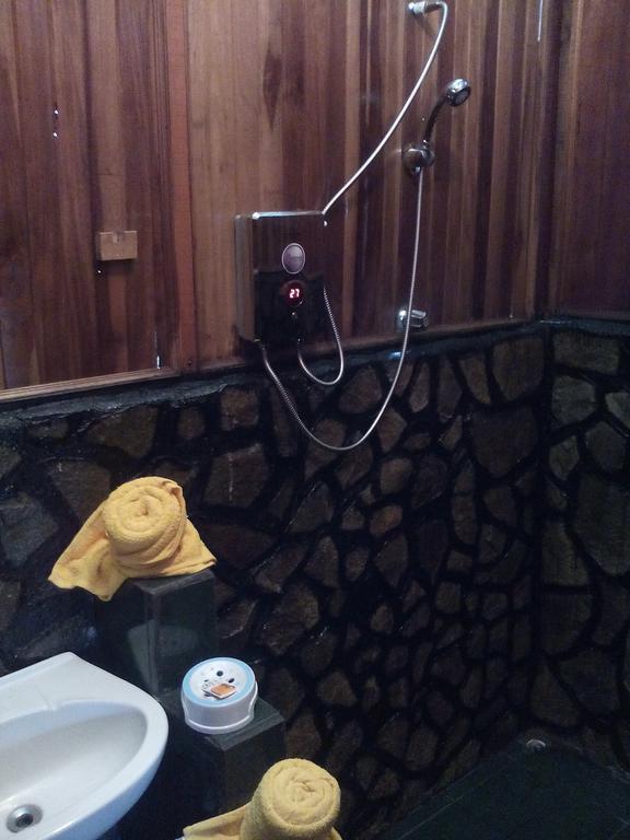 Green Mountain And Lodge Turrialba Bilik gambar